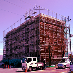 塗装が始まった隣の棟